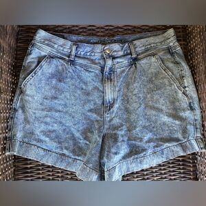 american eagle. high waisted mom shorts. size 18.